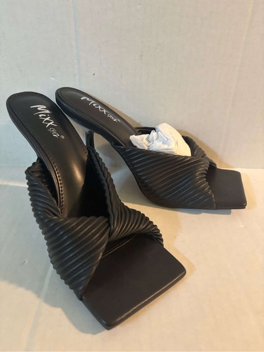 Mixx Shuz Black Ribbed Square-Toe Mule Heels new